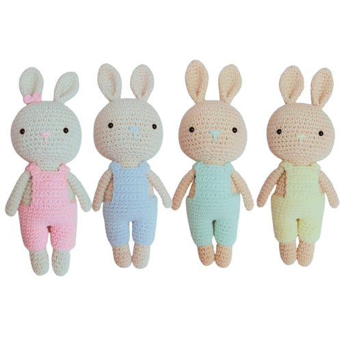 Amigurumi conejos con jardinero