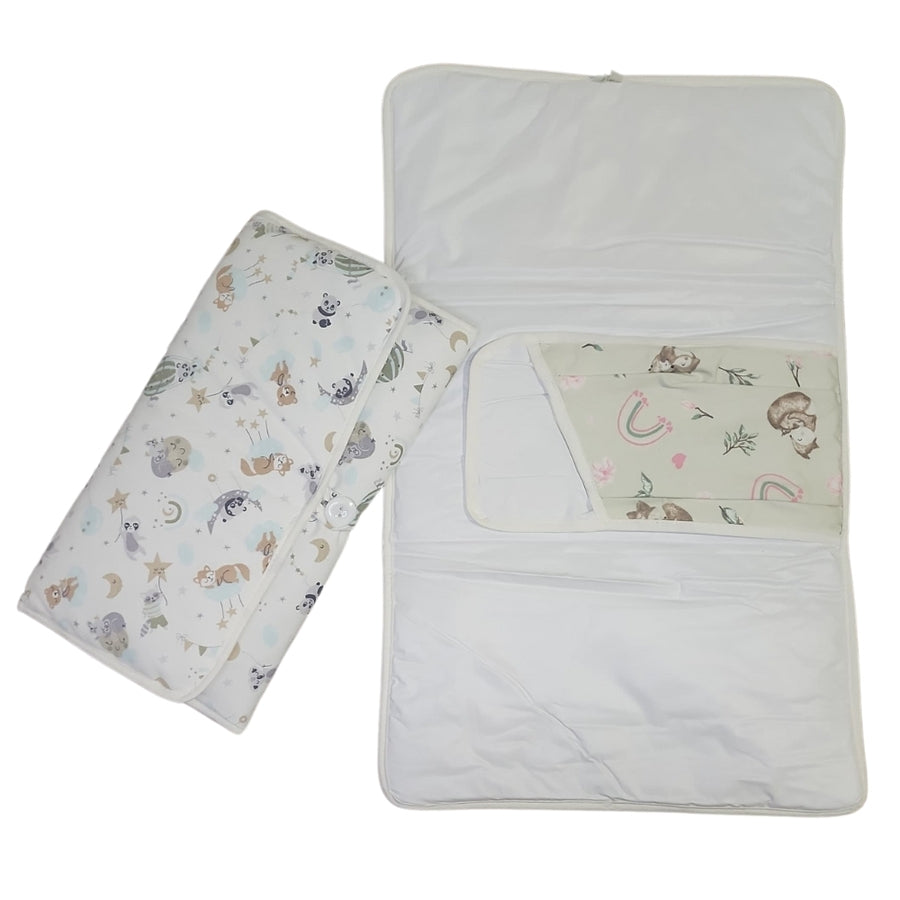 Cambiador de bebé impermeable con bolsillo.