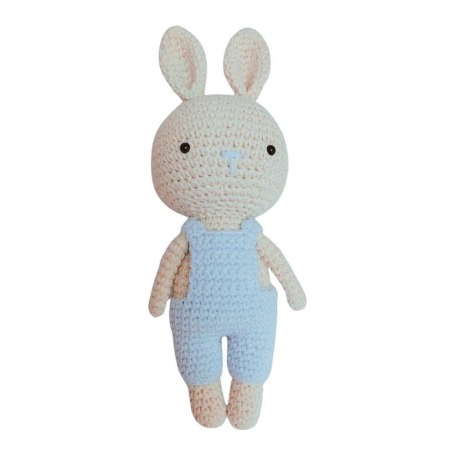 Amigurumi conejos con jardinero